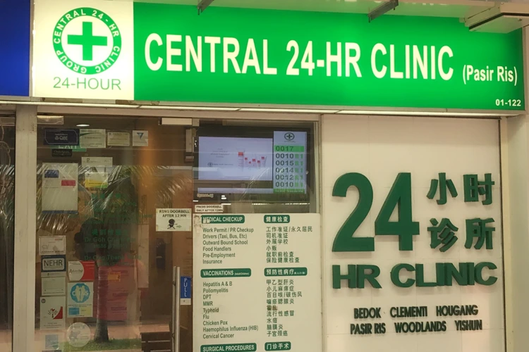 24-HR Clinic Group outlet at 446 Pasir Ris Drive 6.